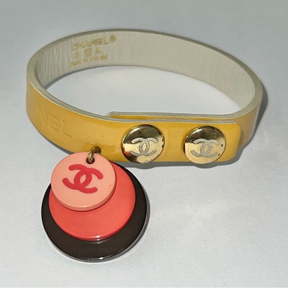 AUTH VTG Coco CHANEL Yellow Leather & Logo Charm Snap Button Bracelet Wrap Cuff - Picture 3 of 16